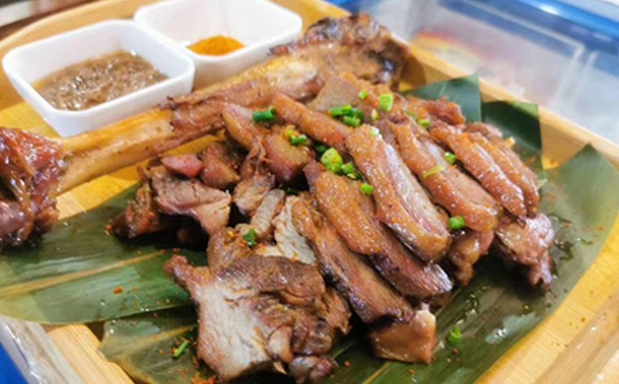 食掌櫃感恩腿：感恩由心而生(shēng)，用(yòng)心而做(zuò)