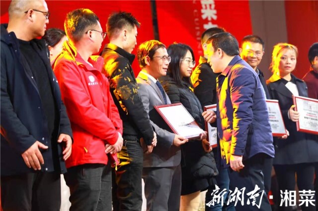 湖(hú)湘肴紙(zhǐ)包臘肉,安化(huà)臘肉好(hǎo)代表 湖(hú)湘肴紙(zhǐ)包臘肉,安化(huà)臘肉好(hǎo)代表